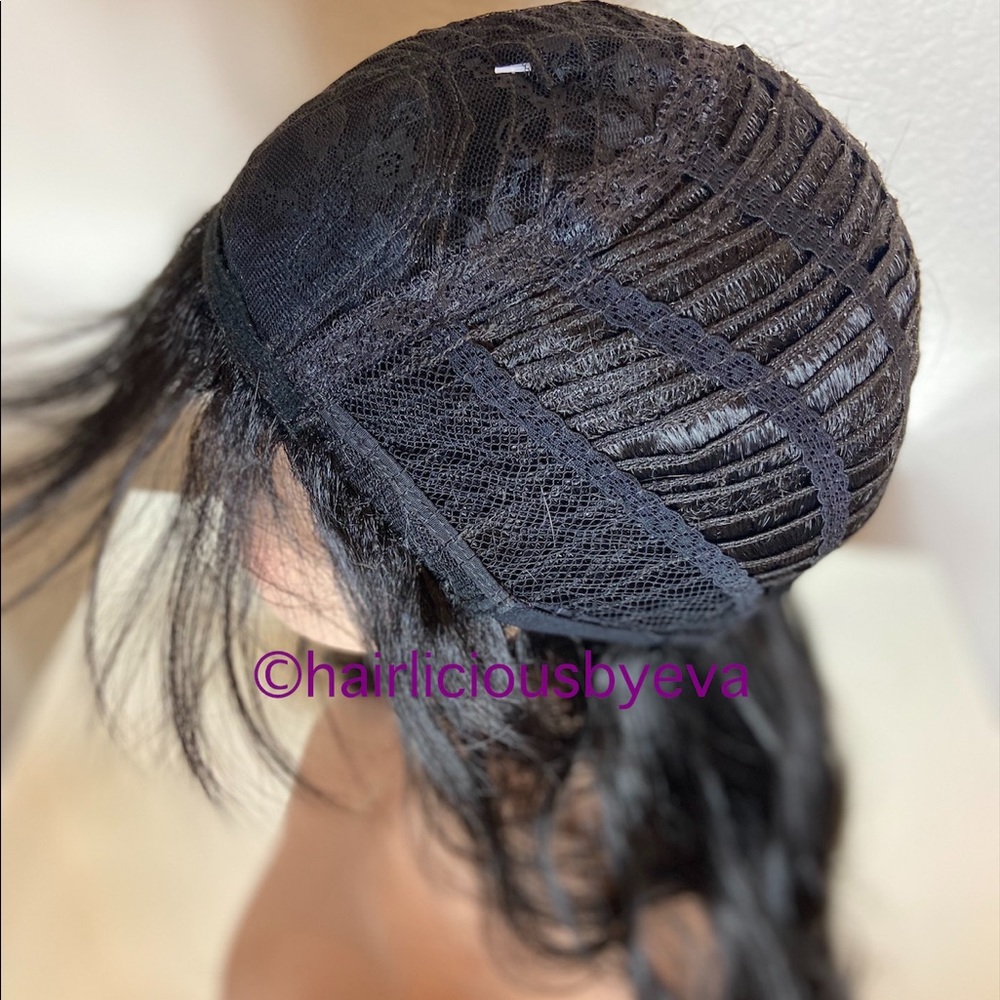 Black wig wavy layered with bang 20 inch long - Picture 4 of 7